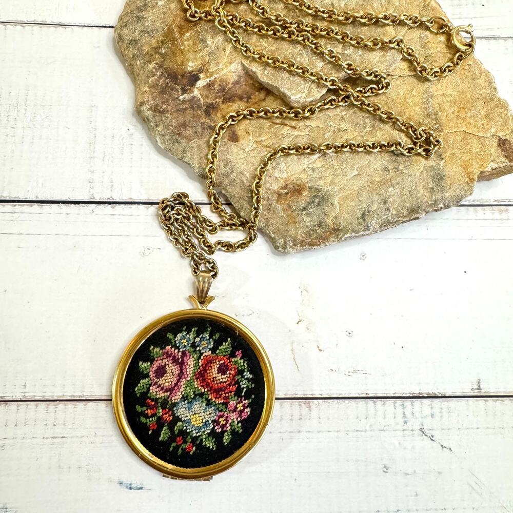 Vtg Avon Petit Point Locket Necklace Floral Needlepoint Pendant 30" Gold Tone